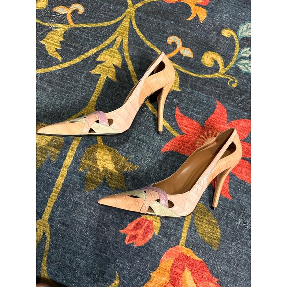 Stuart Weitzman Pointed Toe Heels Size 7.5 - Picture 3 of 8